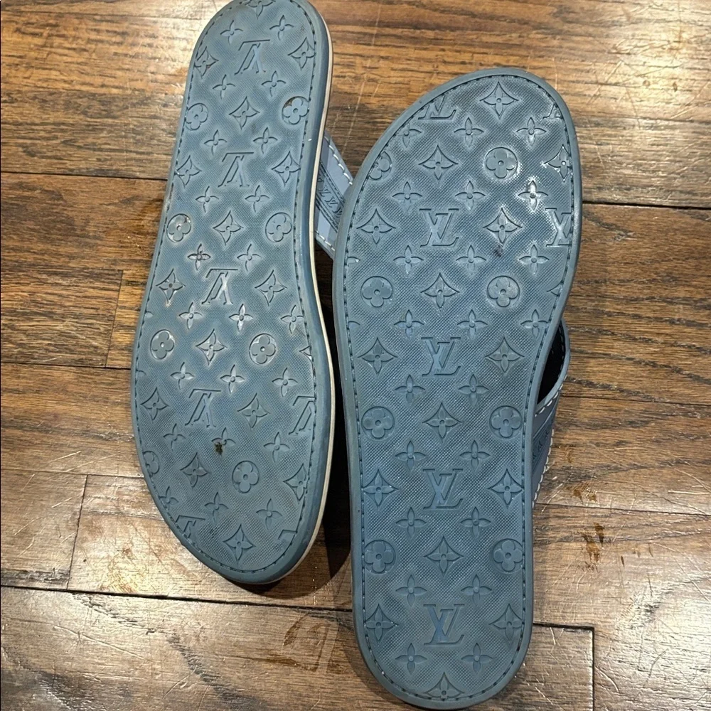Louis Vuitton Slate Blue Monogram Thong Sandals - size 9 - Picture 4 of 6